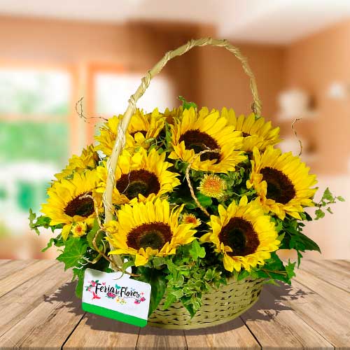 Canasta Floral con 12 Girasoles