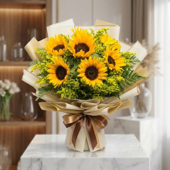 Bouquet de Girasoles LAIA con 10 flores frescas y radiantes, envuelto en papel coreano elegante y lazo marrón, sobre mármol b